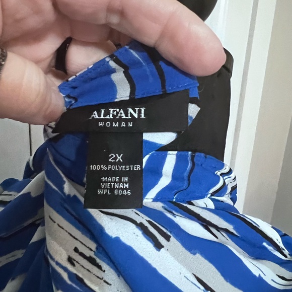 Alfani | Blue & White Zippered Front Sleeveless Blouse Size 2XL - Picture 9 of 10